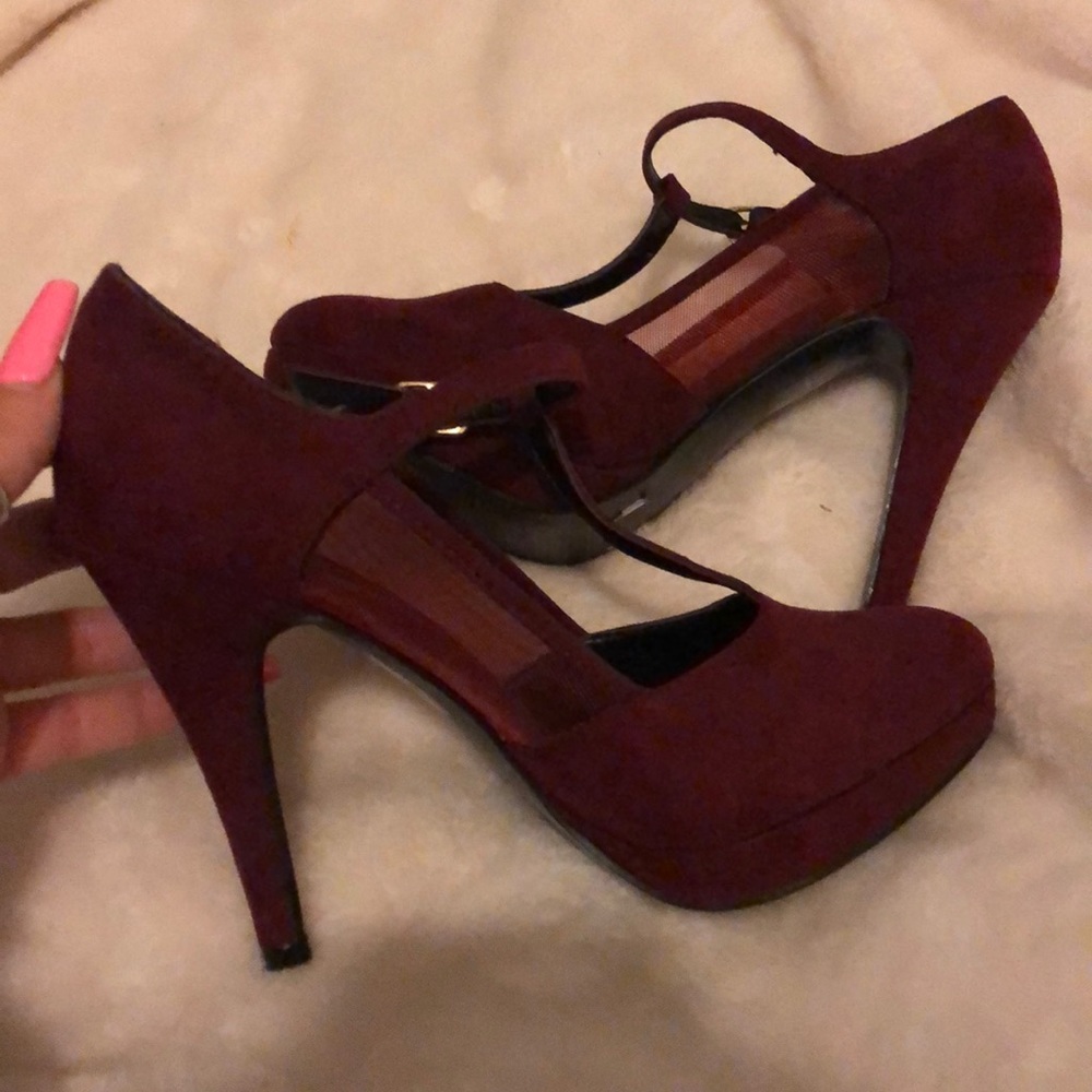 BEAUTIFUL RED HEELS